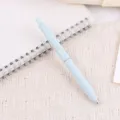 Detailansicht des blauen Morandi Gelschreiber mit weichem Griff und präziser 0,5mm Stiftspitze. - Hellgrün
