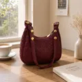 Chic bolso de hombro de cuero trenzado burdeos con herrajes dorados, elegante bolso para mujer. - Rojo
