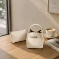 Chic bolso de cubo de cuero beige y estuche, diseño minimalista elegante para estilo diario. - Blanco Roto