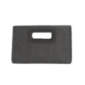 Vista detallada del bolso de mano de paja tejida gris oscuro, con textura y asa. - Negro