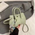 Bolso cruzado minimalista de cuero sintético verde con bonito colgante de perro para mujer - L / Verde menta
