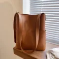 Bolso cubo minimalista de cuero marrón, elegante bolso bandolera de gran capacidad. - Tostado