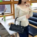 Bolso de hombro de cuero negro, elegante bolso casual de viajero con gran capacidad. - Negro