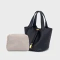 Elegante bolso tipo cubo de piel PU con estuche a juego y detalle de candado elegante. - Negro