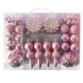 Detailansicht des 52-teiligen rosa Weihnachtskugel-Sets in verschiedenen Formen zum Aufhängen. - 52er Pack (31.2X23.6X8cm) / Rosa