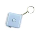 Mini metro a nastro retrattile portatile in azzurro chiaro con portachiavi utile. - Quadrato Blu Nordico