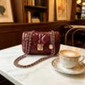 Sac à bandoulière matelassé bordeaux, élégant sac à chaîne style français pour femme. - Bordeaux