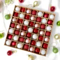 Weihnachtsdekoration 3cm 49 Stk. Box glänzend Glitzer kleine Weihnachtskugeln Baumschmuck - Rot Weiß Rosa Mix (103C) / 49-teiliges Set