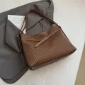 Bolso de hombro de cuero marrón con rayas, gran capacidad, elegante bolso de mano diario. - Café