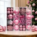 Rosa Weihnachtskugeln Geschenkbox Detailansicht mit verschiedenen galvanisierten Kugeln und Sternen. - 62-teiliges Set / Rosa & Silber Stil (AS48-6)