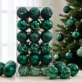Grüne Weihnachtskugeln Set Detailansicht mit verschiedenen glänzenden und matten Texturen - 36 Stück (6cm) / Grün Glänzend/Matt Stil (ASNX36-128)