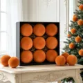Orangene Samt Weihnachtskugeln Detailansicht, elegante festliche Baumschmuck Deko. - Orange (ASSNR89-45)