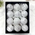 12er Set vintage weiße Relief Weihnachtskugeln 8cm, elegante retro Plastik Christbaumkugeln - 12er Set / Hellgold Stil (MJFG812-2)