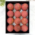 12er Set 8cm vintage rote Weihnachtskugeln mit geprägten Goldmustern für Christbaumschmuck - 12er Set / Retro Rot Stil (MJFG812-5)