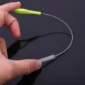 Flexible lange Flaschenreinigungsbürste mit grünem Griff für schmale Tassen und Flaschen. - Gelb