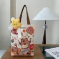 Lindo bolso tote de lona capybara de dibujos animados con colgante de estrella de peluche. - Capibara Feliz