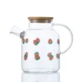 Teiera in vetro trasparente con grazioso motivo a fragola e coperchio in legno per la cucina. - 401-500ml / Bricco per latte di soia grande fragola