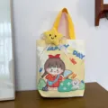Bolsa tote de lona de dibujos animados con colgante de estrella de peluche y asa amarilla. - Atrapando mariposas