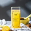 Transparant vierkant glas met schattig diermotief en citaat voor dagelijkse melk en sappen. - Varken