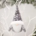 Decorazione gnomo di Natale appendi bambola peluche senza volto con cappello paillettes. - Piccolo ciondolo grigio