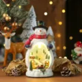 Noël Bonhomme de Neige Résine Lumineuse Boîte à Musique Ornement Train Cadeau Décor - Style Train Bonhomme de Neige / 12x12x24cm
