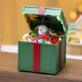 Boîte à musique lumineuse en résine tournante de Noël avec bonhomme de neige et beau sapin. - Boîte Cadeau Verte / 12x12x13cm