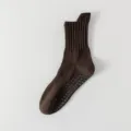 Men's brown grip yoga socks, anti-slip mid tube athletic socks for fitness training - One Size / Coffee