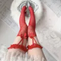 Medias de rejilla rojas por encima de la rodilla con lazos de encaje y liguero sexy. - Estilo Liga de Bloques (BC-1104) / Rojo