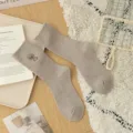 Μπεζ ριμπ πλεκτές κάλτσες γυναικείες με όμορφο κέντημα φιόγκο, ζεστές χειμερινές κάλτσες. - Ένα μέγεθος / Ζεστό Γκρι