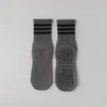 Chaussettes de yoga antidérapantes grises à rayures noires et semelle à picots pour fitness. - Taille unique / Gris foncé