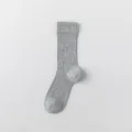 Chaussettes côtelées grises pour femmes, variante de bonneterie en coton décontractée. - Taille unique / Gris foncé