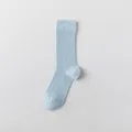 Chaussettes mi-hautes en coton bleu clair pour femme, design mince d'été en tricot côtelé. - Taille unique / Bleu