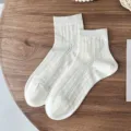 Calzini donna estivi in cotone bianco con motivo traforato, traspiranti e molto comodi. - Taglia unica / Fiocco