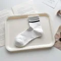 Λευκές βαμβακερές ριγέ κάλτσες μεσαίου ύψους για άνδρες, άνετες και πολύ διαπνέουσες. - Ένα μέγεθος / Λευκό