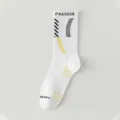 Atmungsaktive Herren Sport Basketball Socken mit rutschfesten Streifen und Prints. - Einheitsgröße / Weiß
