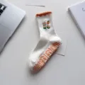 Rutschfeste Yoga-Socken für Damen, wadenhohe Baumwoll-Fitnesssocken mit süßem Stickmuster. - Einheitsgröße / Orange Nachmittagstee