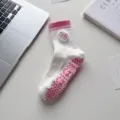 Damen Anti-Rutsch Yoga Socken mit Bär Stickerei und rosa Herz Silikon Noppen für Fitness. - Einheitsgröße / Hellrosa Herzbär