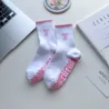 Weisse Damen Yogasocken Mittelhoch Rutschfest Fitness Sport Socken mit rosa Schleife Herzen - Einheitsgröße / 6004 Weiß