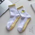 Chaussettes de yoga mi-mollet blanches avec rayures jaunes et broderie de citron - Taille unique / Citron Jaune