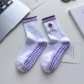 Chaussettes de yoga femme blanches mi-mollet avec broderie lavande et semelle grip - Taille unique / Violet - Lavande