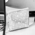 Borsa cosmetica in paillettes argento con chiusura lampo, elegante pochette lucida. - Paillettes Argento