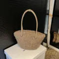 Elegante bolso de hombro de lana de cordero sintética marrón para otoño e invierno - Camel
