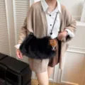 Elegante schwarze Plüsch-Umhängetasche aus Kunstpelz mit niedlichem Tieranhänger - Umhängetasche Achselkissen / Schwarz Mit Kaninchenanhänger