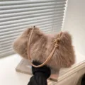 Modische braune Plüsch-Schultertasche aus Kunstfell mit verstellbarem Lederriemen - Einzelne Tasche / Khaki