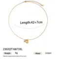 Delicata collana girocollo color oro con ciondoli stella e luna per un look elegante e chic. - Luna Stellata(2302QT16873XL) / Oro