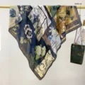 Gedetailleerd uitzicht van luxe bloemenprint vierkante sjaal, elegant vintage meerkleurig patroon. - 15