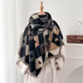 Bufanda gruesa de jacquard imitación cachemira con rombos, corazones y detalle de flecos - Estilo con Borlas (Estilo 1) / Negro Gris Camel