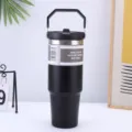 Gobelet en acier inoxydable avec poignée et paille, tasse de voyage isolée noire pour extérieur. - 600 ml / Noir