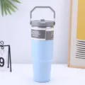gobelet isotherme en acier inoxydable 304 avec poignée et paille, mug de voyage portable. - Bleu ciel