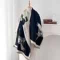Detalle de chal de imitación de cachemira con motivo de caballo retro y flecos elegantes - Negro